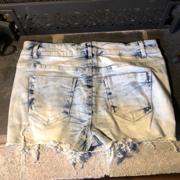 Acid washed distressed jean shorts EUC!! - Picture 2 of 7
